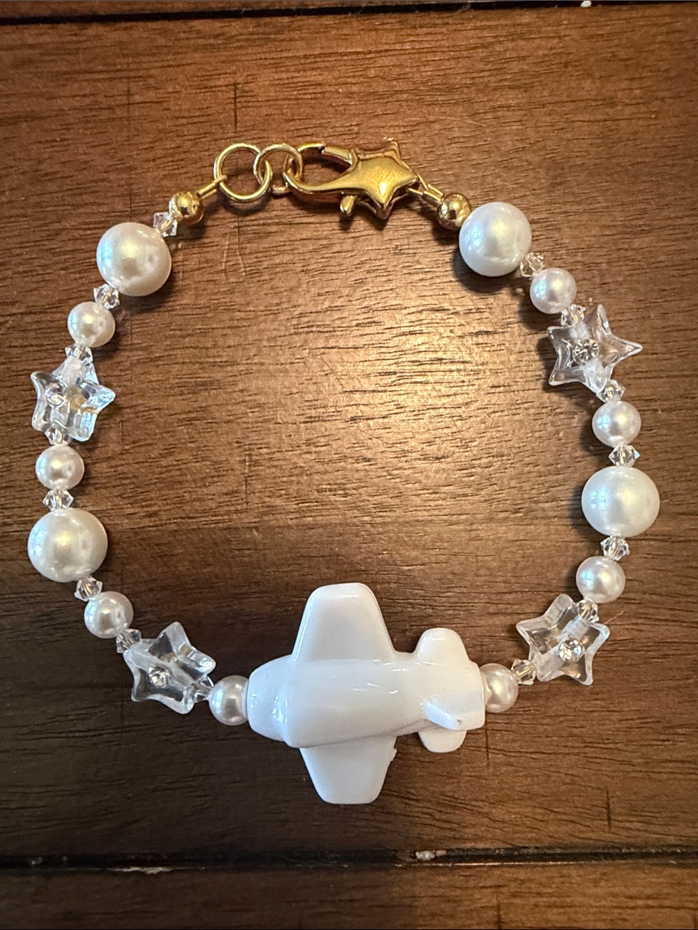 Audrey Limoges Collection White Airplane Beaded Bracelet with Gold Clasp 7.5"